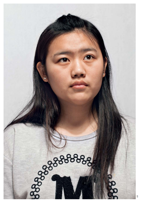 谢加爱 开画啦 照片 女青年 正面