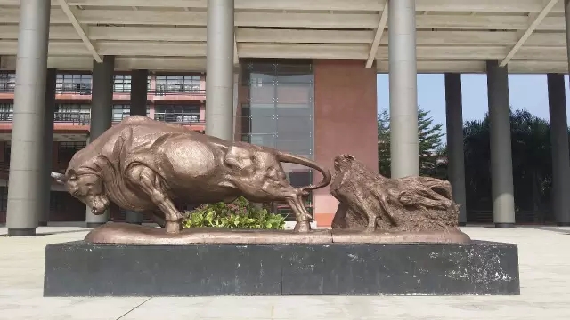 广州美术学院大学城校区 / 孺子牛雕塑